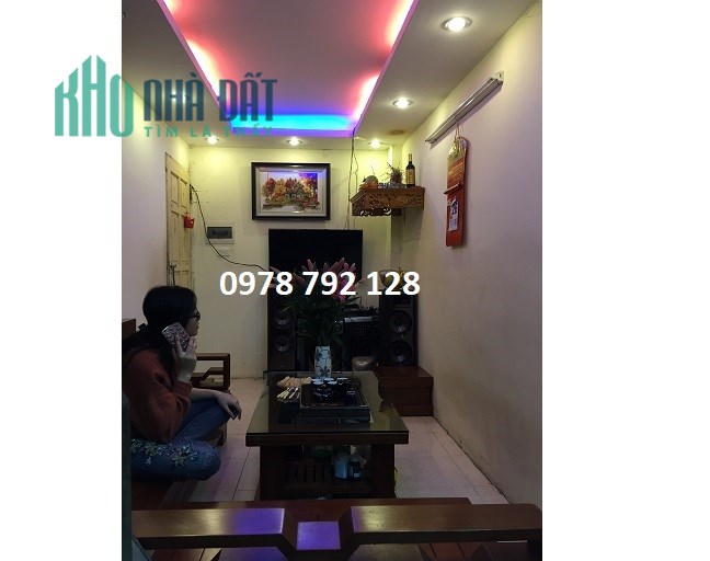 Cho thuê nhà tầng 2,3 lối đi và DTSD riêng biệt phố Hàng Cá, Hoàn Kiếm, 3,5tr, 0978792128