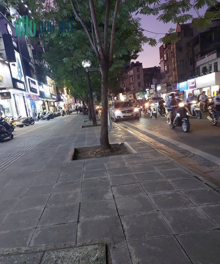 Hiếm! Mặt phố Chùa Bộc - VIP thời trang Đống Đa 56m2 thoáng 2 mặt, vỉa hè cực rộng