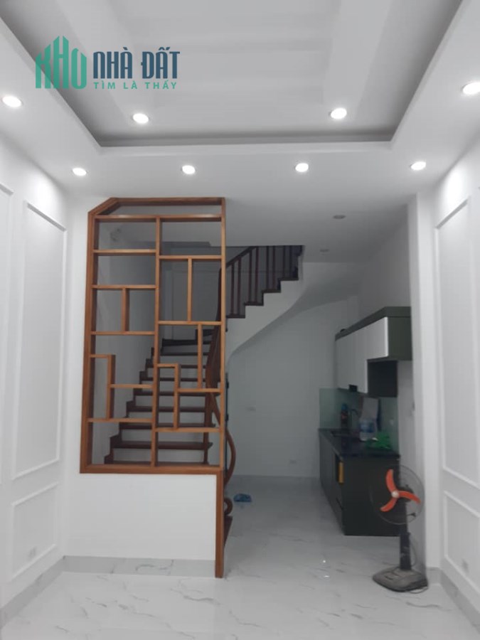 Bán gấp nhà Xuân La, Tây Hồ. 35m2, 4.5 tỷ. Nhà mới đẹp, vài bước ra Hồ Tây.