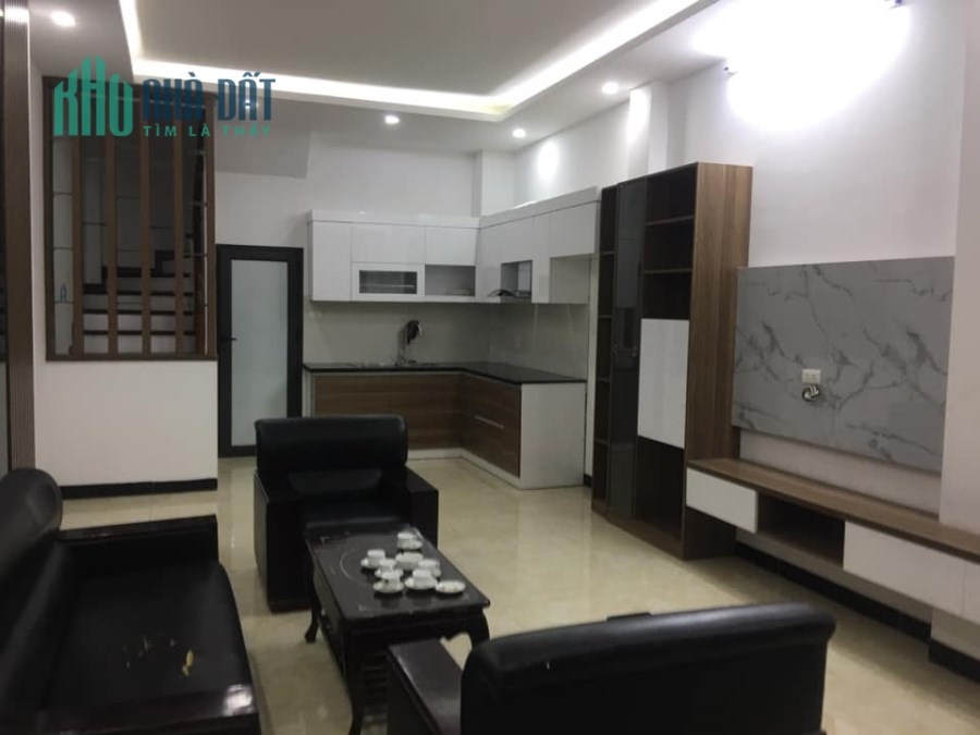 Bán nhà trung tâm Cầu Giấy, 5 tầng mới, rộng thoáng, ngõ ba gác, kinh doanh nhỏ