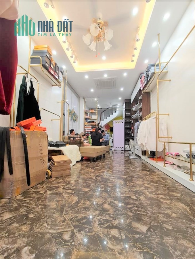 Bán nhà tại Ngã Tư Sở 38m2 5 tầng, cách ô tô 15m, chỉ hơn 3 tỷ.
