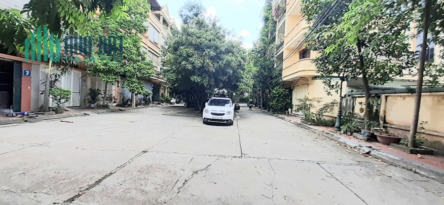 Bán nhà phân lô Trường Chinh, Lô góc, Ô Tô 45 chỗ tránh, Trước nhà sân vườn, 75m2, Giá 13,2 tỷ
