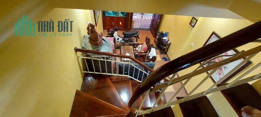 - Bán nhà mặt ngõ Cầu Giấy, 38m2, 5 tầng, 4 tỷ