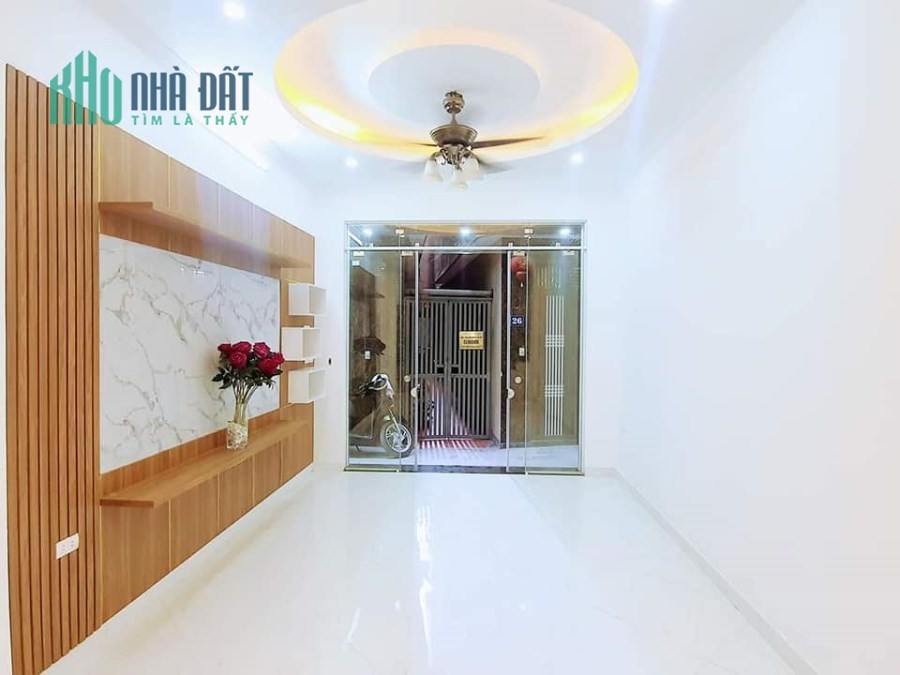 Giảm sốc nhà bán ở Nguyễn Khoái, 38m2 x 4T x 5m MT, tầm tiền hiếm còn 2.35 tỷ