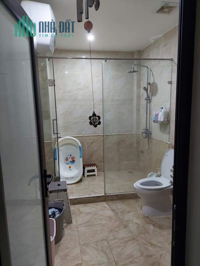 Bán nhà Hào Nam, Đống Đa: Ngõ rộng, Nhà đẹp, Nội thất, 60m2x5T, MT 4m, 6.1 Tỷ- 0975642942