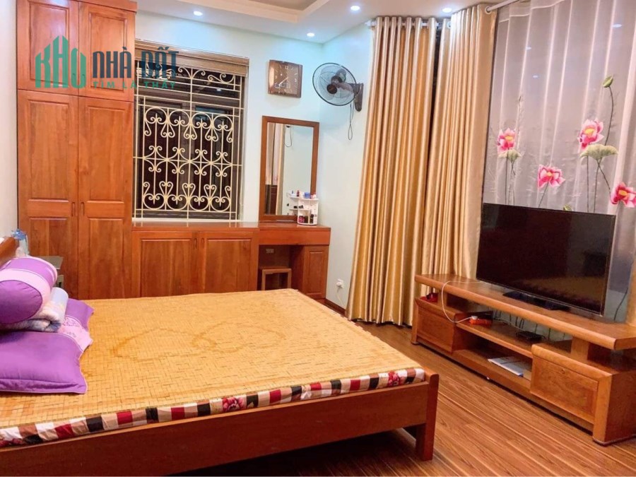 chỉ hơn 80tr/m2 đã có nhà 2 mặt thoáng Cầu Giấy oto cách nhà 60m LH :Em Tùng 0346424559