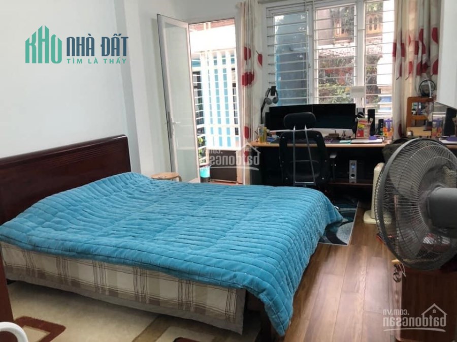 + Siêu hiếm Cầu Giấy, 35m2, 4 tầng, nhỉnh 3 tỷ.
