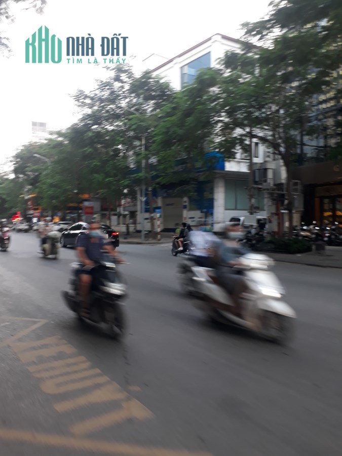 Mặt phố Khâm Thiên - kinh doanh sầm uất