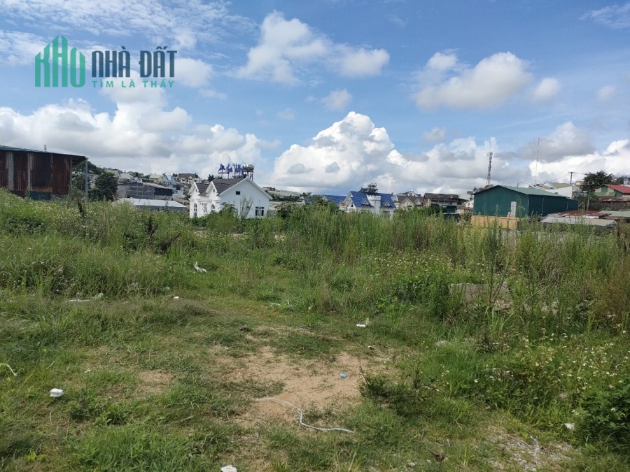 Bán đất SRXD ngay UBND phường 7 giá 42tr/m2