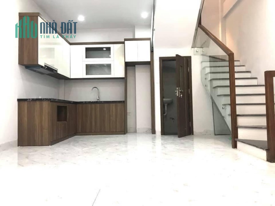 Bán nhà Đại La, 40m2*5 tầng, 5 tỷ, ngõ nông