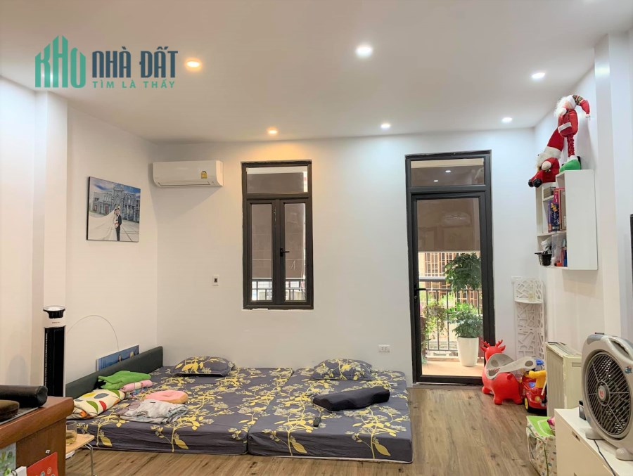 Bán nhà Nguyễn Trãi, diện tích 40m2, ngõ rộng 4m, lô góc, chỉ 4 tỷ.