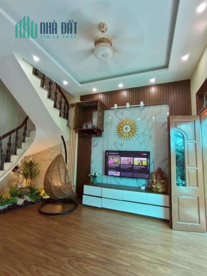 Ba bước chân nhảy lò cò từ nhà ra phố 45m2*3T Hai Bà chỉ 2.3 tỷ