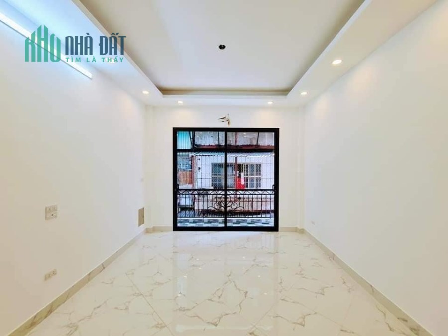Bán nhà Vĩnh Tuy, 56m2*5 tầng, 5.7 tỷ, ngõ thông, kinh doanh sầm uất