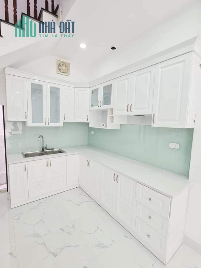 Bán nhà Vĩnh Tuy, 56m2*5 tầng, 5.7 tỷ, ngõ thông, kinh doanh sầm uất