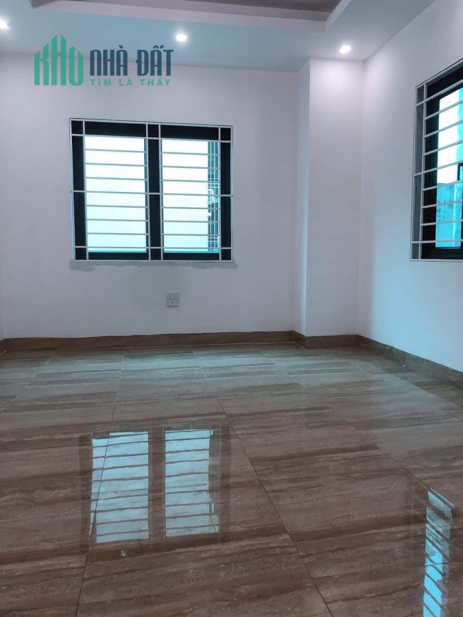 Bán nhà xuân đỉnh 33m2×5 tầng, mt 5.7m, giá 4.15 tỷ