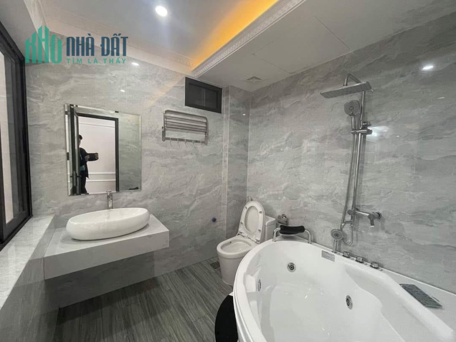 Bán nhà  Nguyễn Ngọc Nại, 45m2*7 tầng,9.8 tỷ, thang máy, ô tô vào nhà
