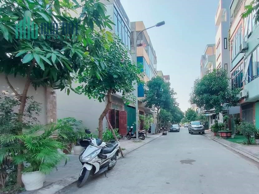 Nhà đẹp phân lô Thạch Bàn, vỉa hè ô tô tránh 42mx5T, 4.7 tỷ.