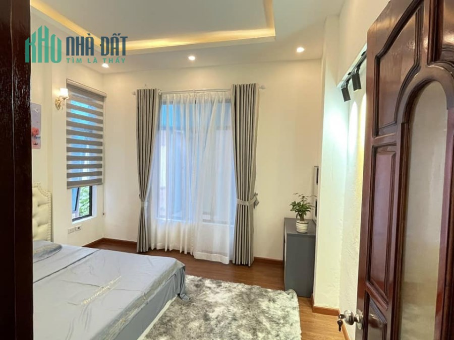 Vị trí trung tâm-Nhà mới đẹp Cầu Giấy, 40m2 x 5 tầng, 4 tỷ