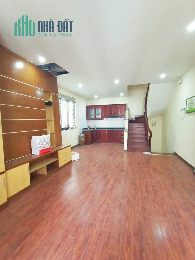 Bán nhà ngõ 28 Xuân La- Tây Hồ: DT40m2, 4T, giá 6.3 tỷ