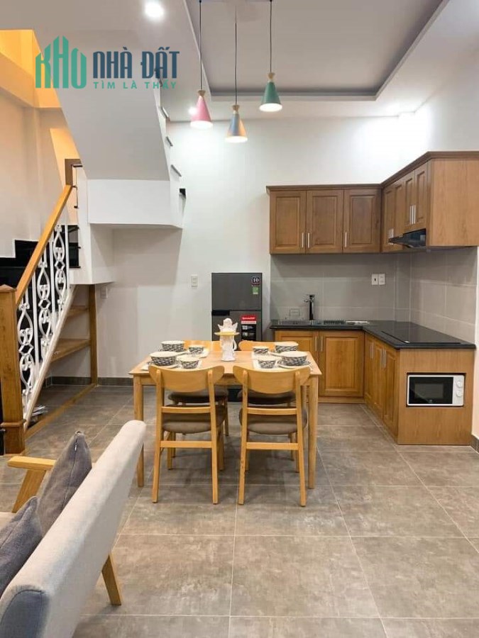 Hết vốn kinh doanh, bán gấp nhà Trần Thái Tông đẹp, mới sát mặt tiền, 3 tầng chỉ 5,2 tỷ. TL