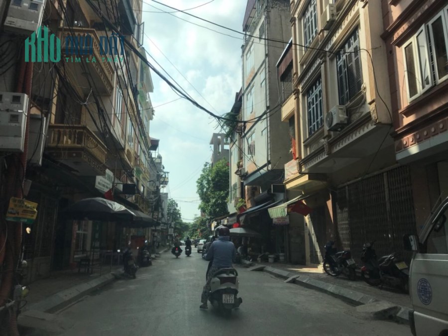 Mua đất Ngọc Lâm tặng nhà 80m sân rộng ô tô đỗ cổng 5.79 tỉ.