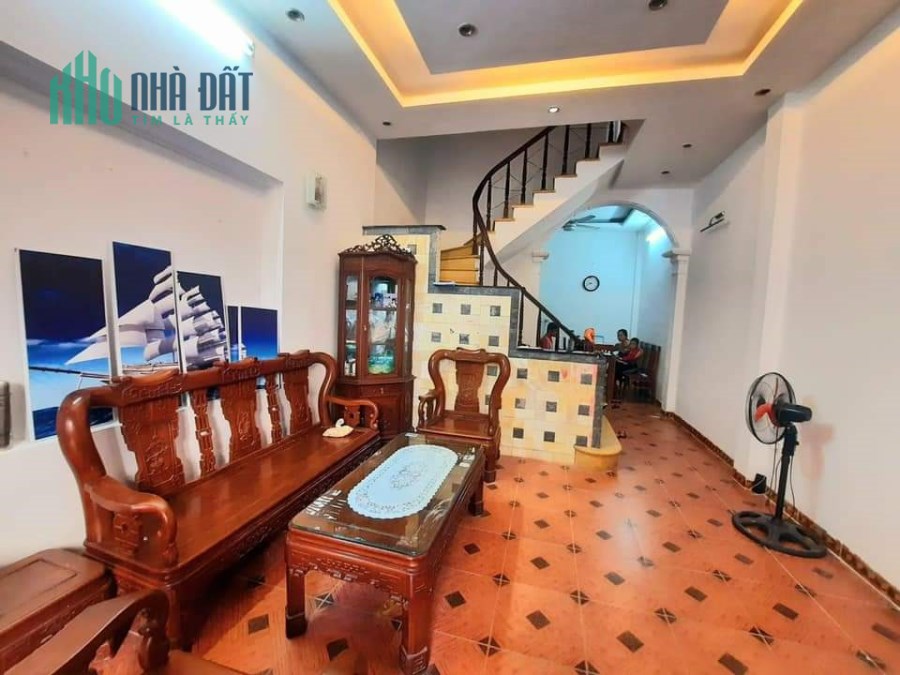 Tôi cần bán nhà ngõ 38 Xuân La-Tây Hồ: DT50m, 4T, MT4.2, 5.4 tỷ