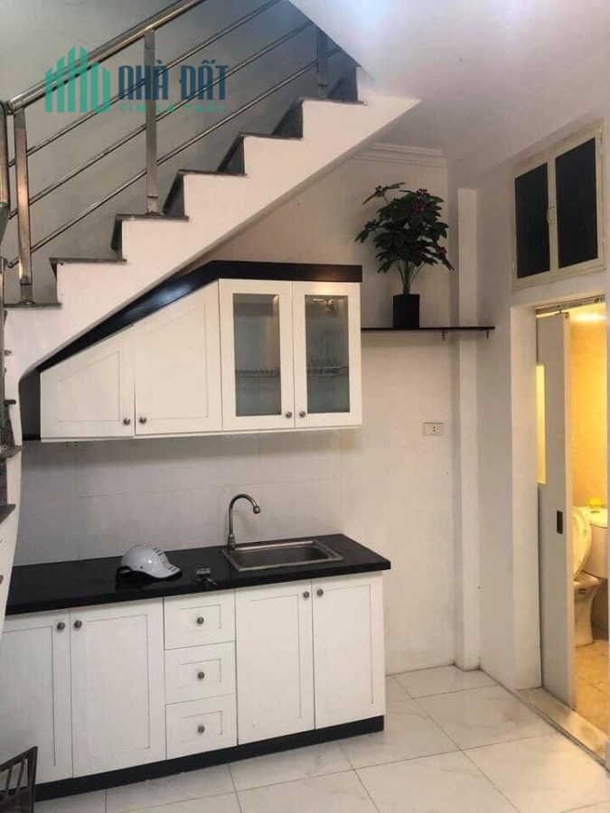 Nhà nhỏ Kim Mã, ở ngay, ngõ thông,16mx5 tầng, 2.4 tỷ