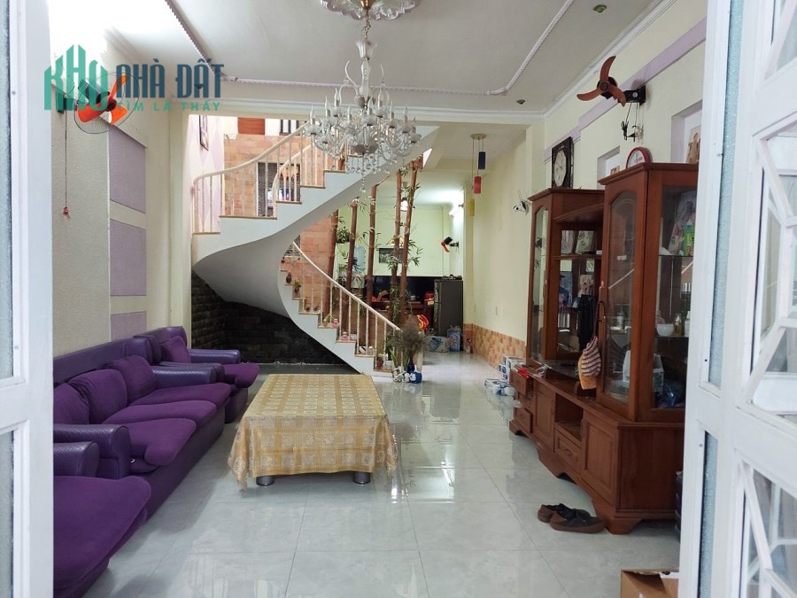Cần bán gấp nhà Quận 7-Huỳnh Tấn Phát-DT 70m2-2 tầng-Hẻm rộng-Gần MT-Giá TL 4.9 tỷ.