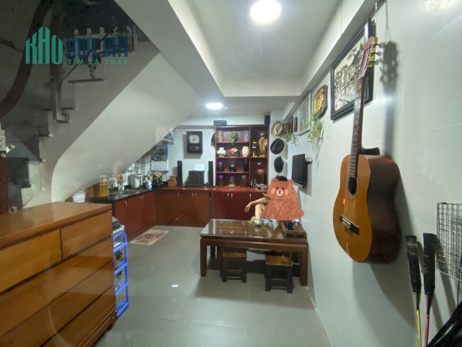 Bán gấp nhà Phố Lò Đúc giá 4.85 tỷ, dt 50m2 x 4T, nhà đẹp ở luôn.