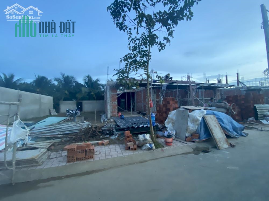 Bán nhà đang xây Phú Khương, gần bệnh viện Quân y, sổ sẵn, thổ cư 100%