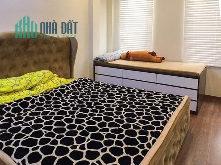 Bán Gấp nhà phố Tôn Thất Tùng, Đống Đa, THANG MÁY, 80m x 6T, MT 5m.
