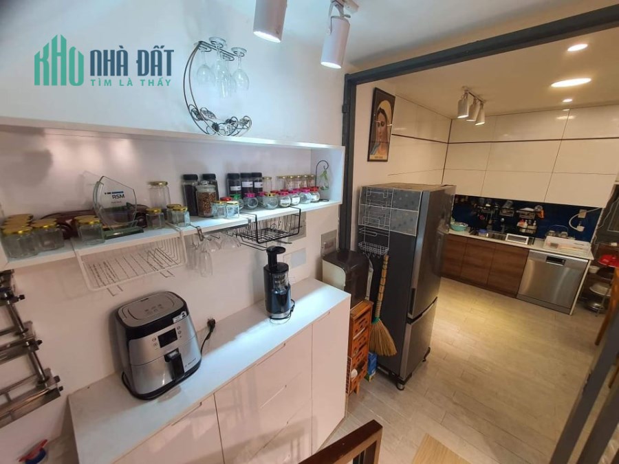 Nhà đẹp Thiên Phước 50m2 4 Tầng NỞ HẬU Tân Bình chỉ 7.2 tỷ