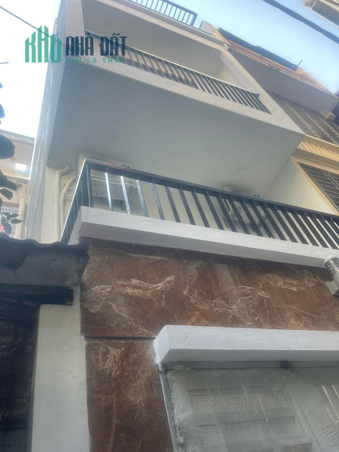 Bán gấp nhà Khúc thừa dụ Cầu giấy 42m2 x4 tầng mặt tiền 4m  giá 4,85 tỷ