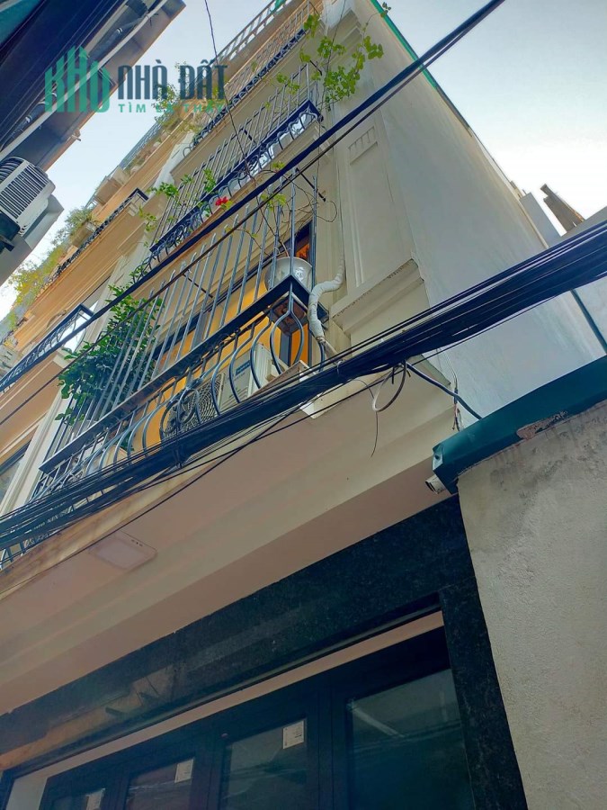 NGÔ GIA TỰ NHÀ ĐẸP FULL NỘI THẤT - NGÕ NÔNG - Ô TÔ ĐỖ CỔNG - 15M Ô TÔ TRÁNH - 32M2 CHỈ 3,3 TỶ