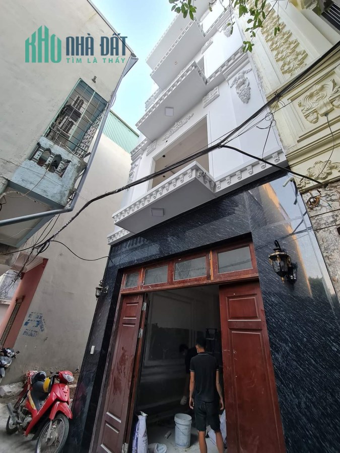 hàng xóm vinhomes riverside, Chu huy mân nhà mới keng 33m, 5 tầng, mặt tiền 4m, chỉ 3,8 tỷ