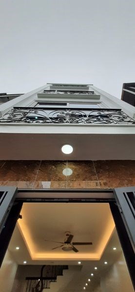 Bán nhà hiếm có ở Thanh Lân, Hoàng Mai, 5 tầng có Gara ô tô, chào 3.5 tỷ