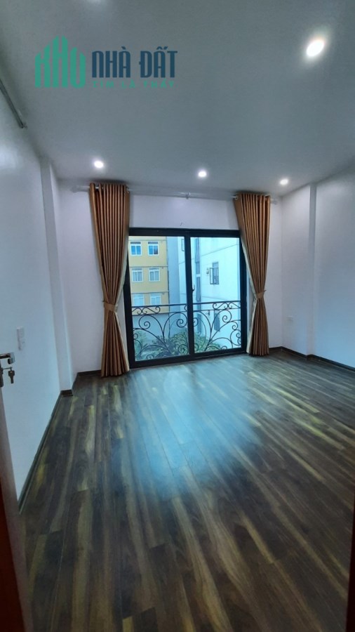 Bán nhà hiếm có ở Thanh Lân, Hoàng Mai, 5 tầng có Gara ô tô, chào 3.5 tỷ