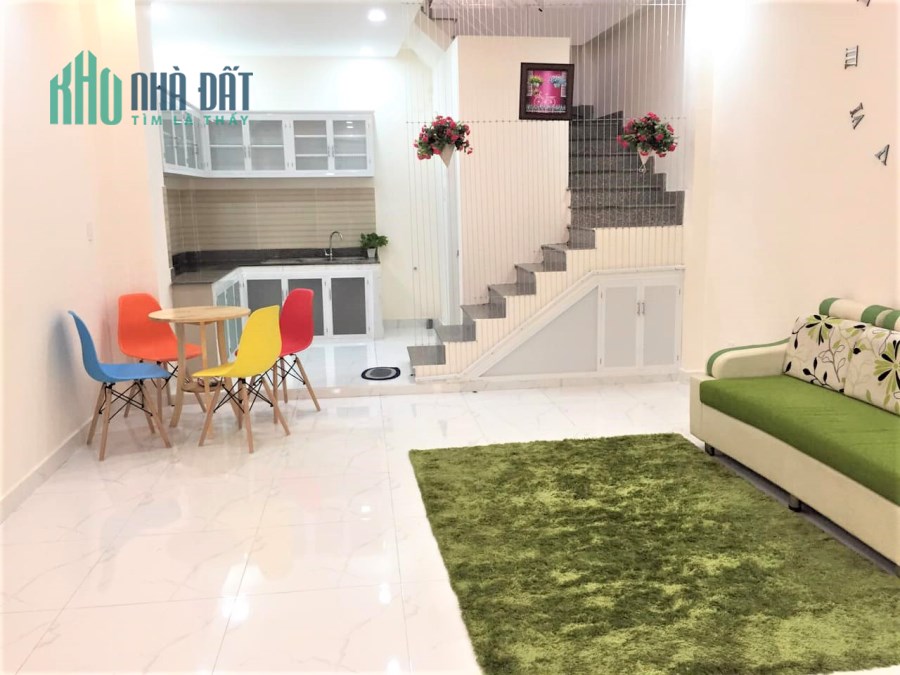 Bán gấp Nhà phường 9, Phú Nhuận, 3 tầng, diện tích lớn 55m2, Giá chỉ 4.6 tỷ.