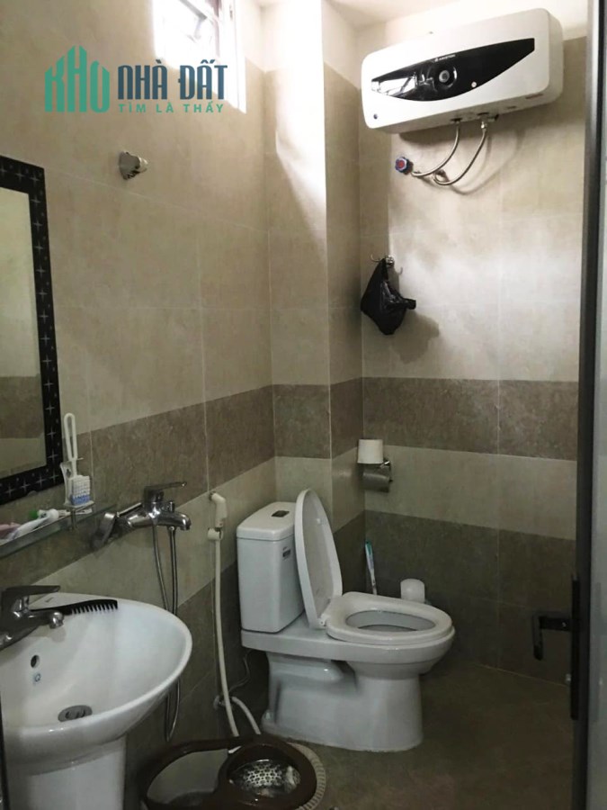 Nhà Cầu Giấy, Ôtô qua, đẹp nội thất sang 40m2, 5 tầng, 5.2 Tỷ. LH 0399827507
