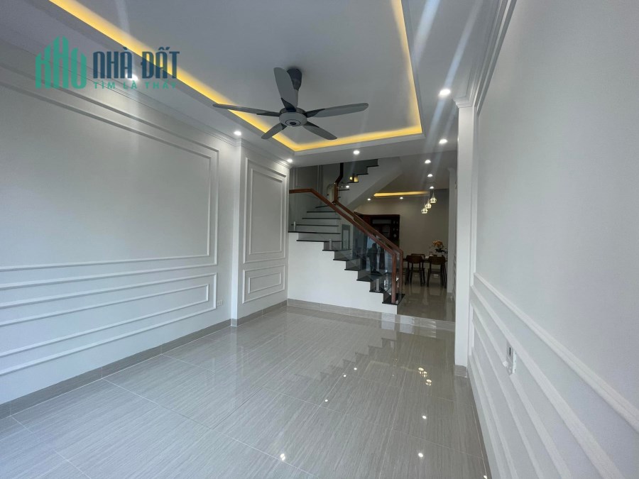 Bán nhà cực hiếm mới tinh ở Lĩnh Nam, có Gara ô tô, 5T x 4.4m MT, giá hót 4.39 tỷ