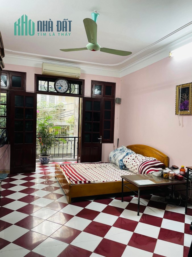 Bán gấp nhà cầu giấy 100m2 x4 tầng mặt tiền 4.5m giá 9.3 tỷ