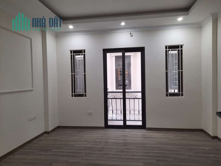 Cực Hiếm- thoáng sạch- Nhà Xuân Đỉnh DT 30m, 5 tầng , mặt tiền 4,8m. Ở mê ly