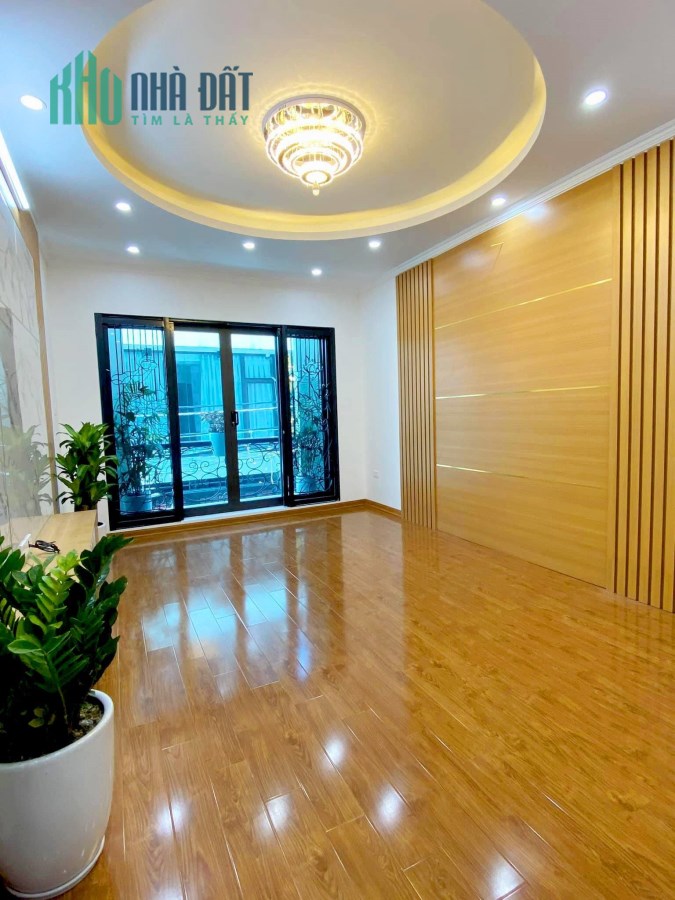 Cần bán nhà Lĩnh Nam, Hoàng Mai, 5 tầng, ô tô đỗ cửa