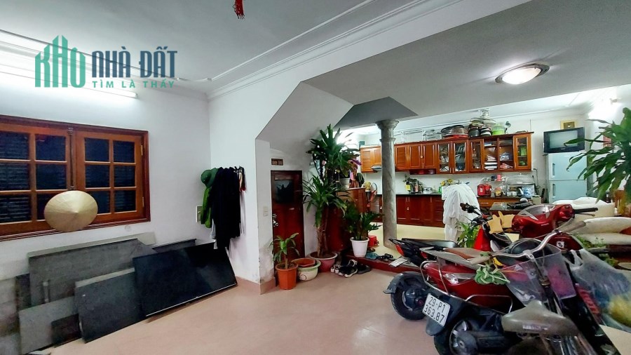 Hiếm bán nhà Cầu Giấy, 50m2, 5T, mt 5.5m, ô tô đỗ cửa, 6,5 tỷ