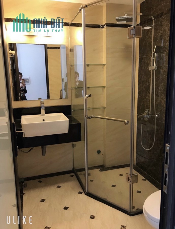 Chính chủ cần bán nhà Hoàng Quốc Việt lấy tiền đầu tư đất nền Hoà Lạc . Ô tô đỗ cửa .