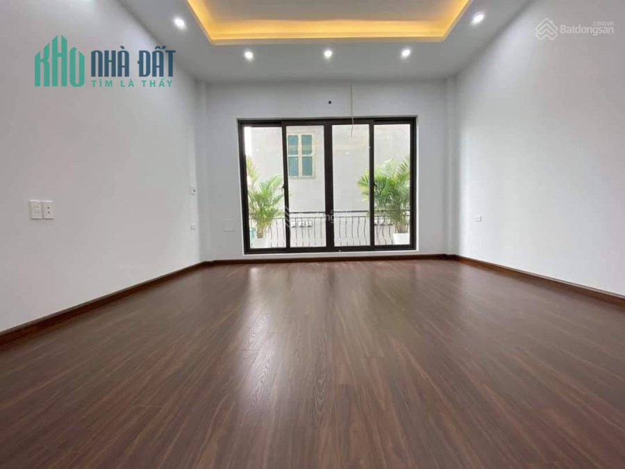 GẦN PHỐ NGHĨA TÂN Ô TÔ VÀO NHÀ CỰC HIẾM