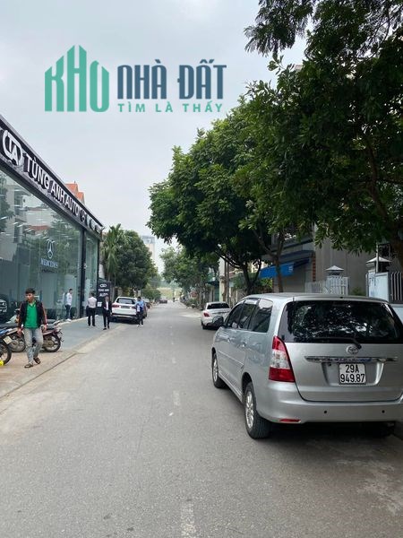 Bán nhà Cầu Giấy giao với Ngã tư Nguyễn Phong Sắc.
