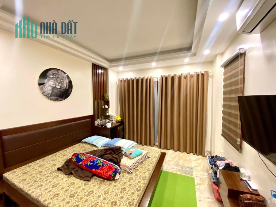 Hiếm!!! bán nhà Nguyễn Sơn, Long Biên, Kinh doanh, ô tô qua nhà, nhỉnh 4 tỷ.