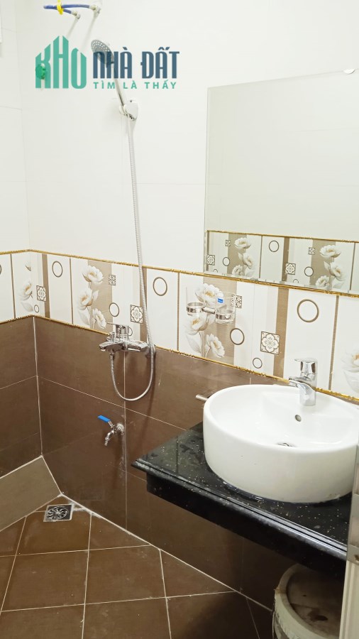 BÁN GẤP-MẶT NGÕ-ÔTÔ ĐỖ CỬA-NHÀ MỚI-GẦN PHỐ-43M 5T 6xTỶ-PHỐ 8/3 QUẬN HAI BÀ