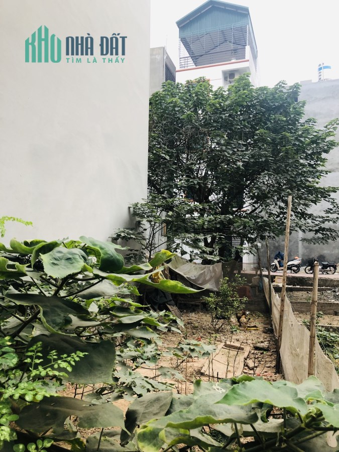 HÀNG HIẾM. Bán 42m đất tại Tổ 20 Ngọc Thụy, ô tô vào đất, gần trường HVHC, giá bất ngờ.